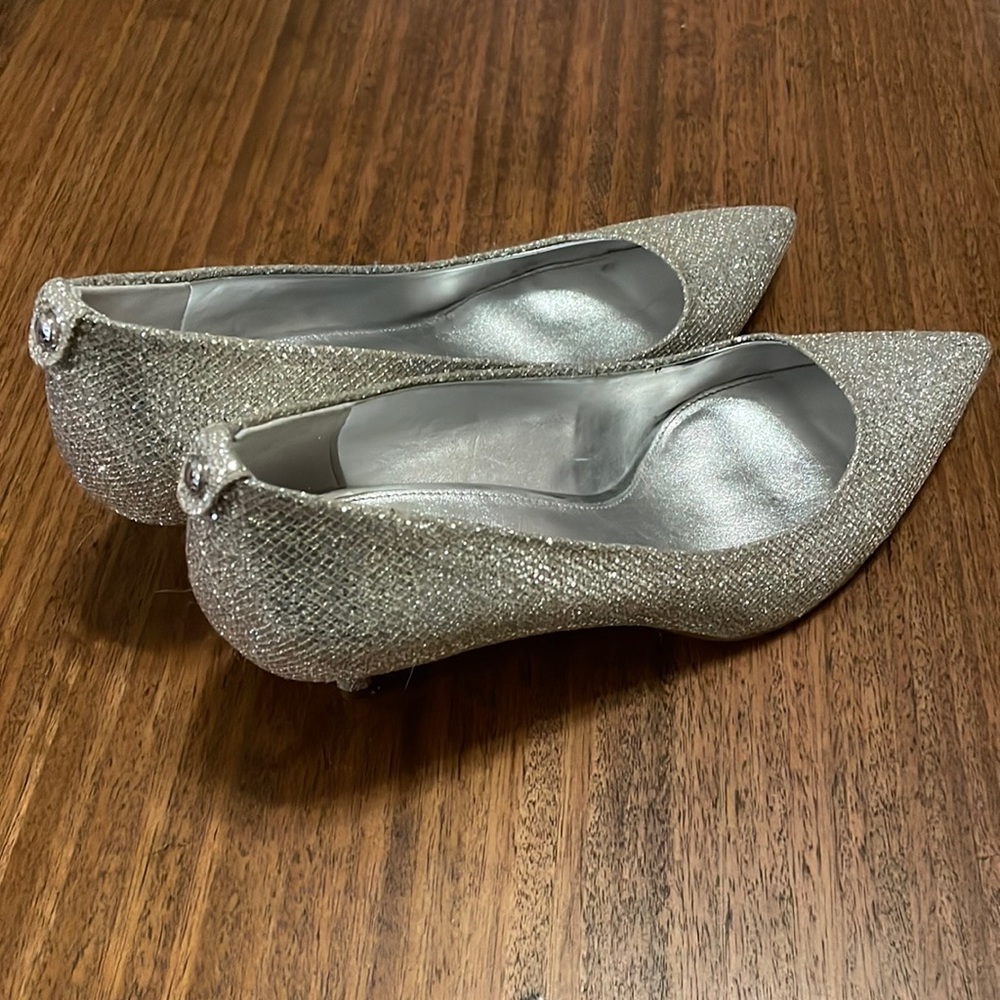 Michael Kors Sara Silver Glitter Kitten Heels 7.5 EUC